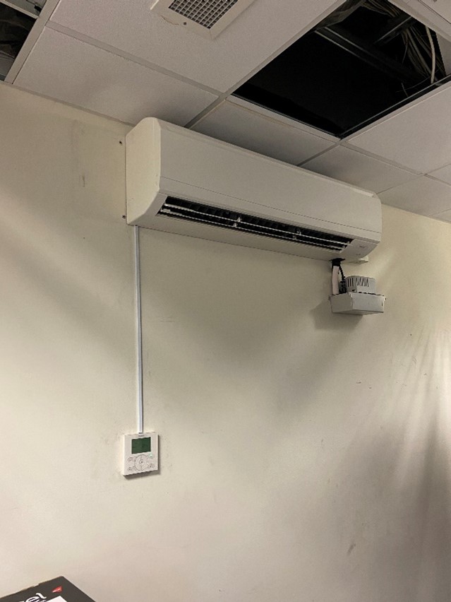 Air conditioning unit on wall