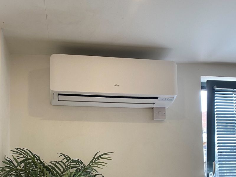 Air conditioning unit in small building