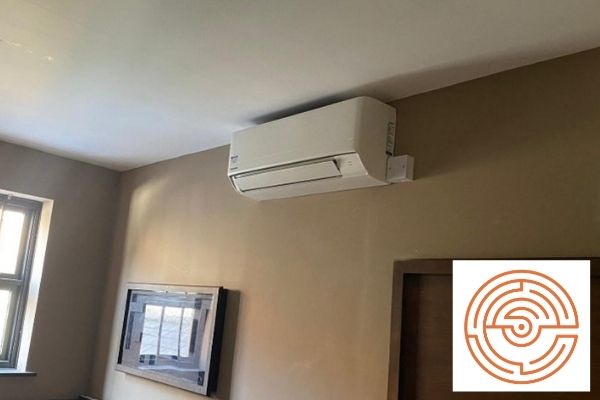 Air conditioning unit on wall