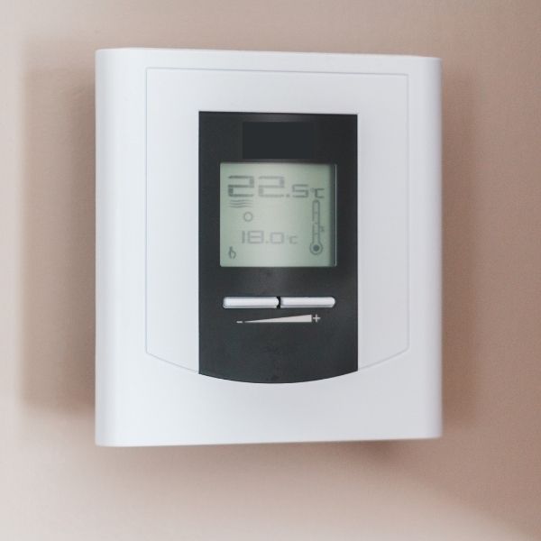 Heating and airconditioning thermostast